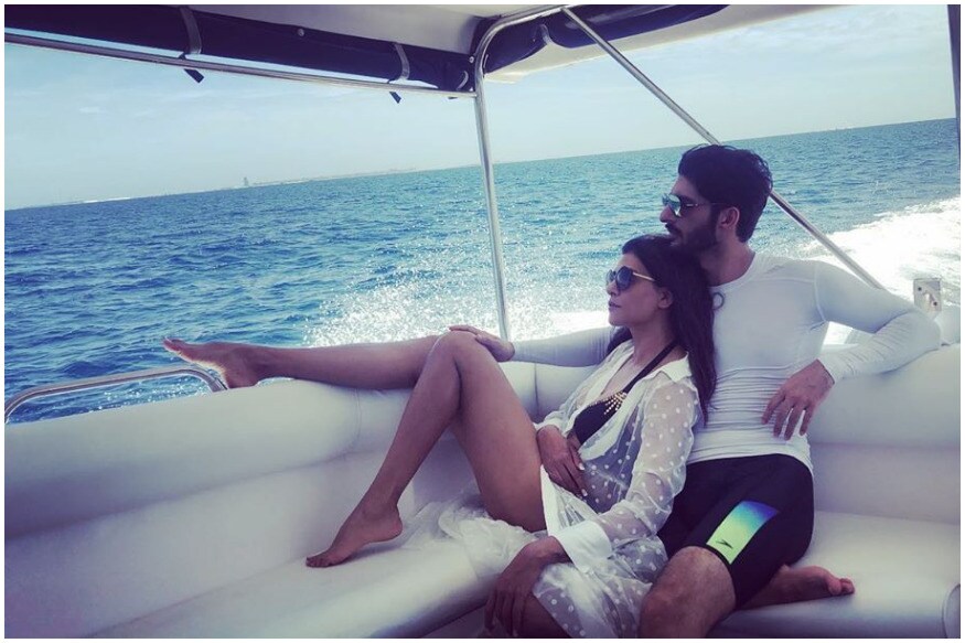  ମାଳଦ୍ୱୀପରେ ସୁସ୍ମିତା ସେନ୍‌ (Sushmita Sen) ଓ ରୋହମନ୍‌ ଶଲ୍‌ (Rohman Shawl)