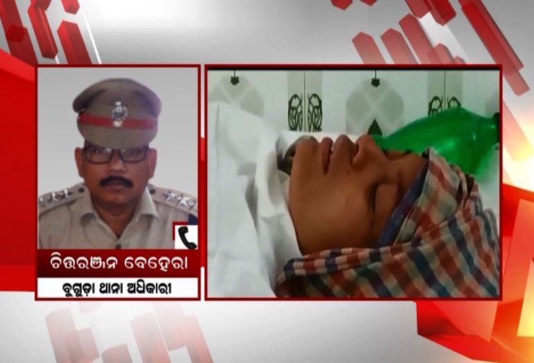 ‘‘ନବ ବଧୂ ଜଣଙ୍କ ଅବସ୍ଥା ଗୁରୁତର ଥିବାରୁ ସେ ଘଟଣା ସମ୍ପର୍କରେ କିଛି କହିପାରୁନାହାଁନ୍ତି । ପୀଡ଼ିତାଙ୍କ ବୟାନକୁ ଆଧାର କରି ଆଗାମୀ ତଦନ୍ତ କରାଯିବ ବୋଲି ପୋଲିସ କହିଛି,’’ କହିଛନ୍ତି ବୁଗୁଡ଼ା ଥାନା ଅଧିକାରୀ ଚିତ୍ତ ରଞ୍ଜନ ବେହେରା । ‘‘ନବ ବଧୂ ଜଣଙ୍କ ଅବସ୍ଥା ଗୁରୁତର ଥିବାରୁ ସେ ଘଟଣା ସମ୍ପର୍କରେ କିଛି କହିପାରୁନାହାଁନ୍ତି । ପୀଡ଼ିତାଙ୍କ ବୟାନକୁ ଆଧାର କରି ଆଗାମୀ ତଦନ୍ତ କରାଯିବ ବୋଲି ପୋଲିସ କହିଛି,’’ କହିଛନ୍ତି ବୁଗୁଡ଼ା ଥାନା ଅଧିକାରୀ ଚିତ୍ତ ରଞ୍ଜନ ବେହେରା ।