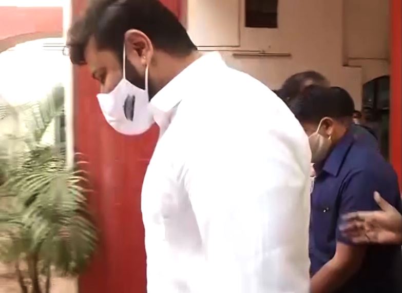  ଅନୁଭବଙ୍କ ସହ ତାଙ୍କ ବାପାମାଆଙ୍କୁ କମିଶନରେ ହାଜର ହେବା ପାଇଁ ନୋଟିସ୍ ଜାରି ହୋଇଥିଲା ।