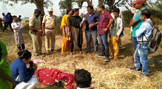  ମୃତା ଯୁବତୀଙ୍କ ଗୋଡ଼ରେ ଶାଢ଼ୀ ଗୋଡ଼ାଇ ହୋଇଥିବା ଦେଖାଯାଇଥିଲା ।