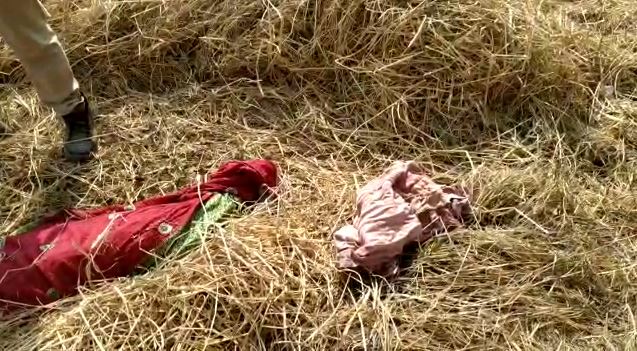  ମୃତ ଦେହ ନିକଟରେ ଭଙ୍ଗା ମଦ ବୋତଲ, ଏକ ବିଷ ବୋତଲ ଓ ଏକ ଗାମୁଛା ପଡ଼ିଥିବା ଦେଖାଯାଇଥିଲା ।