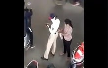 ମହିଳା ପୋଲିସ ଚତୁରତାର ସହ ଲାଞ୍ଚ ନେଲେ; ଲୋକେ କହିଲେ ଏହାକୁ କୁହନ୍ତି 'ପକେଟ୍ ପେ'