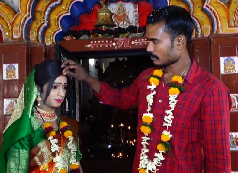 ଅନୁଗୁଳର ଜଣେ ଯୁବକ ମହନୀୟତା ଦେଖାଇ ସେ ନିଜେ ଜଣେ ସାଧାରଣ ପୁରୁଷ ହୋଇଥିଲେ ମଧ୍ୟ ଜଣେ କିନ୍ନରଙ୍କ ହାତ ଧରିଛନ୍ତି । ଅନୁଗୁଳର ଜଣେ ଯୁବକ ମହନୀୟତା ଦେଖାଇ ସେ ନିଜେ ଜଣେ ସାଧାରଣ ପୁରୁଷ ହୋଇଥିଲେ ମଧ୍ୟ ଜଣେ କିନ୍ନରଙ୍କ ହାତ ଧରିଛନ୍ତି ।