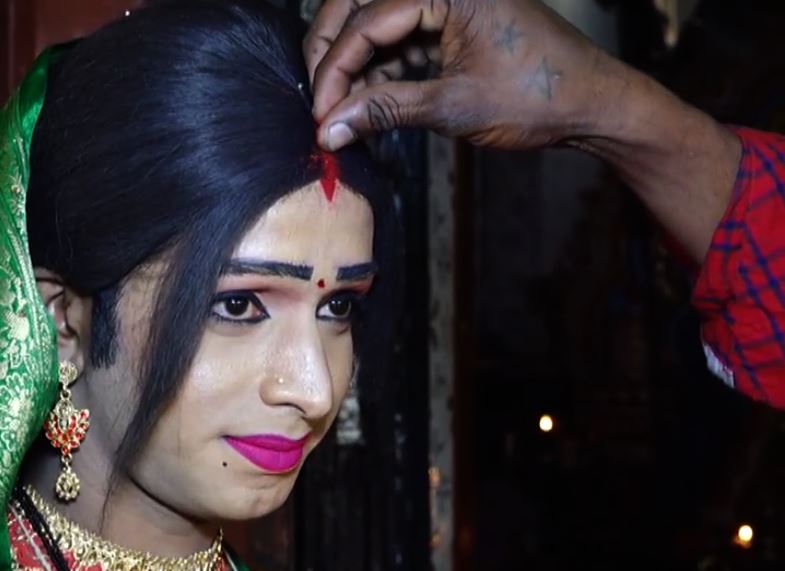  ବିବାହ ସମୟରେ ବର ଓ କନ୍ୟା ଯେମିତି ସଜବାଜ ହୁଅନ୍ତି ଉଭୟ ସେମିତି ସଜବାଜ ହୋଇଥିଲେ ।