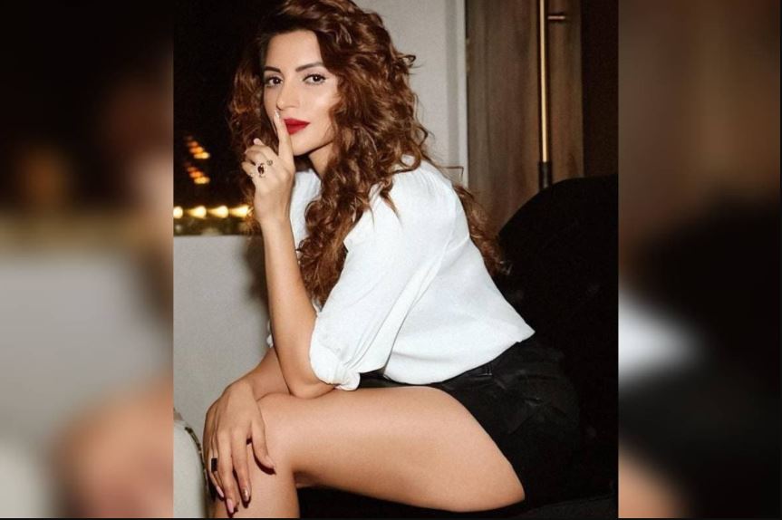 ବର୍ଷର ଶେଷରେ ଶମା ସିକନ୍ଦରଙ୍କ (Shama Sikander) ଦ୍ୱାରା ସେୟାର କରାଯାଇଥିବା ଫଟୋ ଏବେ ଇଣ୍ଟରନେଟରେ ବ୍ୟାପିଚାଲିଛି । ବର୍ଷର ଶେଷରେ ଶମା ସିକନ୍ଦରଙ୍କ (Shama Sikander) ଦ୍ୱାରା ସେୟାର କରାଯାଇଥିବା ଫଟୋ ଏବେ ଇଣ୍ଟରନେଟରେ ବ୍ୟାପିଚାଲିଛି ।