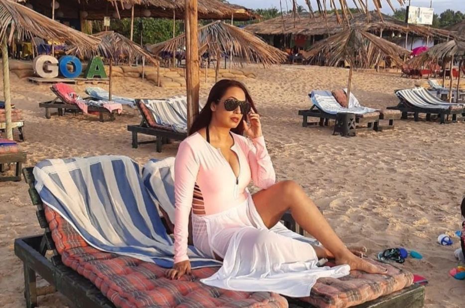  'ପ୍ୟାର ତୋ ହୋନା ଥା', 'କହି ପ୍ୟାର ହୋ ନା ଯାଏ', 'ହେରା ଫେରି' ପରି ଫିଲ୍ମରେ କାଶ୍ମୀରାଙ୍କୁ ଦେଖିବାକୁ ମିଳିଥିଲା । ଏହା ବ୍ୟତୀତ ସେ ବିଗ୍ ବସ୍ ରେ ମଧ୍ୟ ଅଭିନୟ କରିଛନ୍ତି । (ଫଟୋ: କାଶ୍ମୀରା ଶାହାଙ୍କ ଇନଷ୍ଟାଗ୍ରାମରୁ)