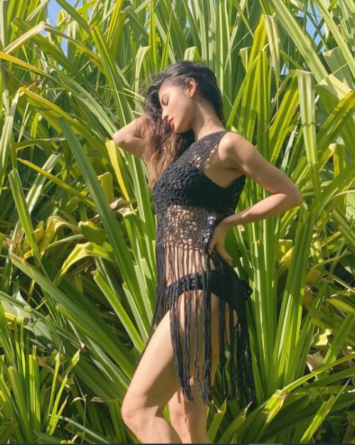  ମଉନି ରାୟଙ୍କର ଏହି ଫଟୋଗୁଡ଼ିକ ପ୍ରଶଂସକମାନେ ବହୁତ ପସନ୍ଦ କରୁଛନ୍ତି । ତାଙ୍କର ଏହି ଫଟୋ ଗୁଡ଼ିକରେ ଜୋରଦାର କମେଣ୍ଟ ମିଳୁଛି । ଏହି କାରଣରୁ ସୋସିଆଲ ମିଡିଆରେ ତାଙ୍କର ଏହି ଫଟୋ ଭାଇରାଲ ହେବାରେ ଲାଗିଛି । (ଫଟୋ କ୍ରେଡିଟ୍-@imouniroy/Instagram)