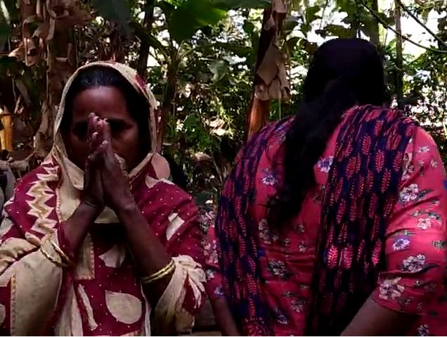  ଶୈଳବାଳା ବୋଥ୍ରାଙ୍କ ପାଖକୁ ଦୂରରୁ ହାତ ଯୋଡ଼ି ଚାଲିଆସିଥିଲେ ।