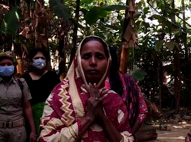 ନିଜ ପୁଅ ଏମିତି ଜଘନ୍ୟ ହତ୍ୟା ସହ ହତ୍ୟା ପରେ ଶବ ସହ ଦୁଷ୍କର୍ମର ପ୍ରୟାସ କରି ନାହିଁ ବୋଲି କହିଆସୁଛନ୍ତି ଶୈଳବାଳା । ସେ ଯଦୁପୁର ଗ୍ରାମରେ ଆଶା କର୍ମୀ ଭାବେ କାର୍ଯ୍ୟ କରନ୍ତି । ନିଜ ପୁଅ ଏମିତି ଜଘନ୍ୟ ହତ୍ୟା ସହ ହତ୍ୟା ପରେ ଶବ ସହ ଦୁଷ୍କର୍ମର ପ୍ରୟାସ କରି ନାହିଁ ବୋଲି କହିଆସୁଛନ୍ତି ଶୈଳବାଳା । ସେ ଯଦୁପୁର ଗ୍ରାମରେ ଆଶା କର୍ମୀ ଭାବେ କାର୍ଯ୍ୟ କରନ୍ତି ।