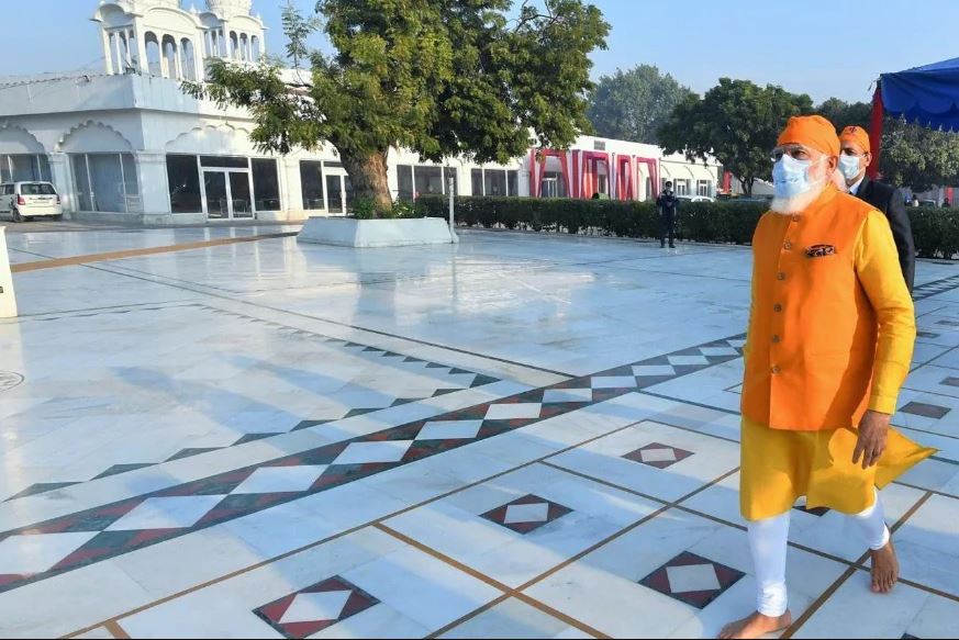 ପ୍ରଧାନ ମନ୍ତ୍ରୀ ମୋଦୀ ଗୁରୁଦ୍ୱାରରେ ପହଞ୍ଚି ଆଜି ସକାଳେ ଟ୍ୱିଟ୍ କରି କହିଛନ୍ତି ଯେ ମୁଁ ଐତିହାସିକ ଗୁରୁଦ୍ୱାର ରାକବ ଗଞ୍ଜ ସାହେବରେ ପ୍ରାର୍ଥନା କଲି । ଯେଉଁଠାରେ ଗୁରୁ ତେଗ ବାହାଦୂର ଜୀଙ୍କର ପବିତ୍ର ଶରୀରକୁ ଅନ୍ତିମ ସଂସ୍କାର କରାଯାଇଥିଲା । ମୁଁ ବହୁତ ଧନ୍ୟ ମନେ କରୁଛି । ସମଗ୍ର ବିଶ୍ୱରେ ଲକ୍ଷ ଲକ୍ଷ ଲୋକଙ୍କ ପରି ମୁଁ ମଧ୍ୟ ଶ୍ରୀ ଗୁରୁ ତେଗ ବାହାଦୂର ଜୀଙ୍କର ଦୟା ମନୋଭାବ ଦ୍ୱାରା ଅନୁପ୍ରାଣିତ ହୋଇଛି । (ଫଟୋ: ANI)<br /> ପ୍ରଧାନ ମନ୍ତ୍ରୀ ମୋଦୀ ଗୁରୁଦ୍ୱାରରେ ପହଞ୍ଚି ଆଜି ସକାଳେ ଟ୍ୱିଟ୍ କରି କହିଛନ୍ତି ଯେ ମୁଁ ଐତିହାସିକ ଗୁରୁଦ୍ୱାର ରାକବ ଗଞ୍ଜ ସାହେବରେ ପ୍ରାର୍ଥନା କଲି । ଯେଉଁଠାରେ ଗୁରୁ ତେଗ ବାହାଦୂର ଜୀଙ୍କର ପବିତ୍ର ଶରୀରକୁ ଅନ୍ତିମ ସଂସ୍କାର କରାଯାଇଥିଲା । ମୁଁ ବହୁତ ଧନ୍ୟ ମନେ କରୁଛି । ସମଗ୍ର ବିଶ୍ୱରେ ଲକ୍ଷ ଲକ୍ଷ ଲୋକଙ୍କ ପରି ମୁଁ ମଧ୍ୟ ଶ୍ରୀ ଗୁରୁ ତେଗ ବାହାଦୂର ଜୀଙ୍କର ଦୟା ମନୋଭାବ ଦ୍ୱାରା ଅନୁପ୍ରାଣିତ ହୋଇଛି । (ଫଟୋ: ANI)<br />