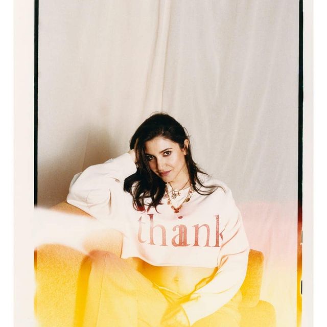  ଫଟୋଶୁଟରେ ଅନୁଷ୍କା ବହୁତ ସୁନ୍ଦର ଦେଖାଯାଉଛନ୍ତି । ଲୋକେ ତାଙ୍କ ଭାଇରାଲ ଫଟୋଗୁଡ଼ିକୁ ଦେଖି ଚାଲିଛନ୍ତି । (ଫଟୋ: ବିରାଟ କୋହଲି / ଇନଷ୍ଟାଗ୍ରାମ)