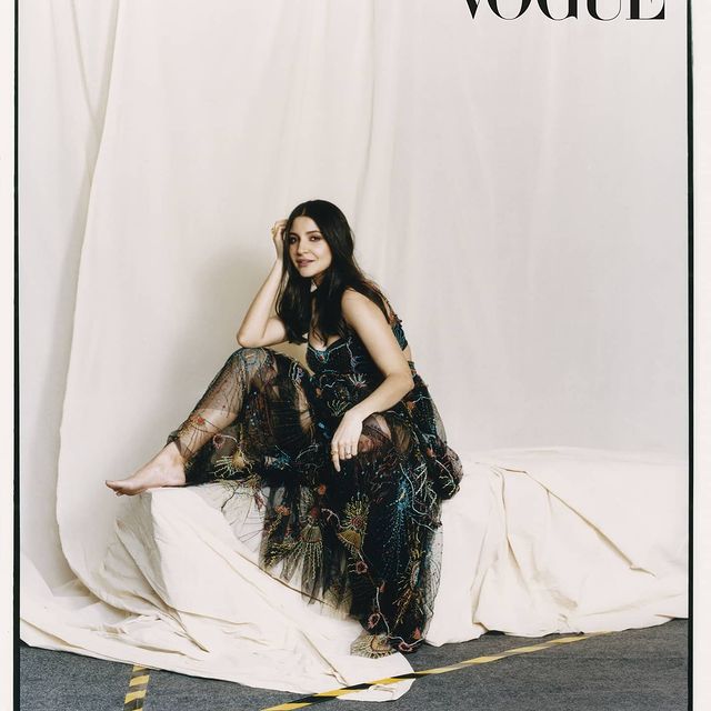  ଏହି ଫଟୋଗୁଡ଼ିକରେ ଅନୁଷ୍କା ନିଜ ବେବି ବମ୍ପକୁ ଖୁବ୍‌ ସେକ୍ସି ଢଙ୍ଗରେ ଚିତ୍ରଣ କରିଛନ୍ତି | (ଫଟୋ:ବିରାଟ କୋହଲି / ଇନଷ୍ଟାଗ୍ରାମ)