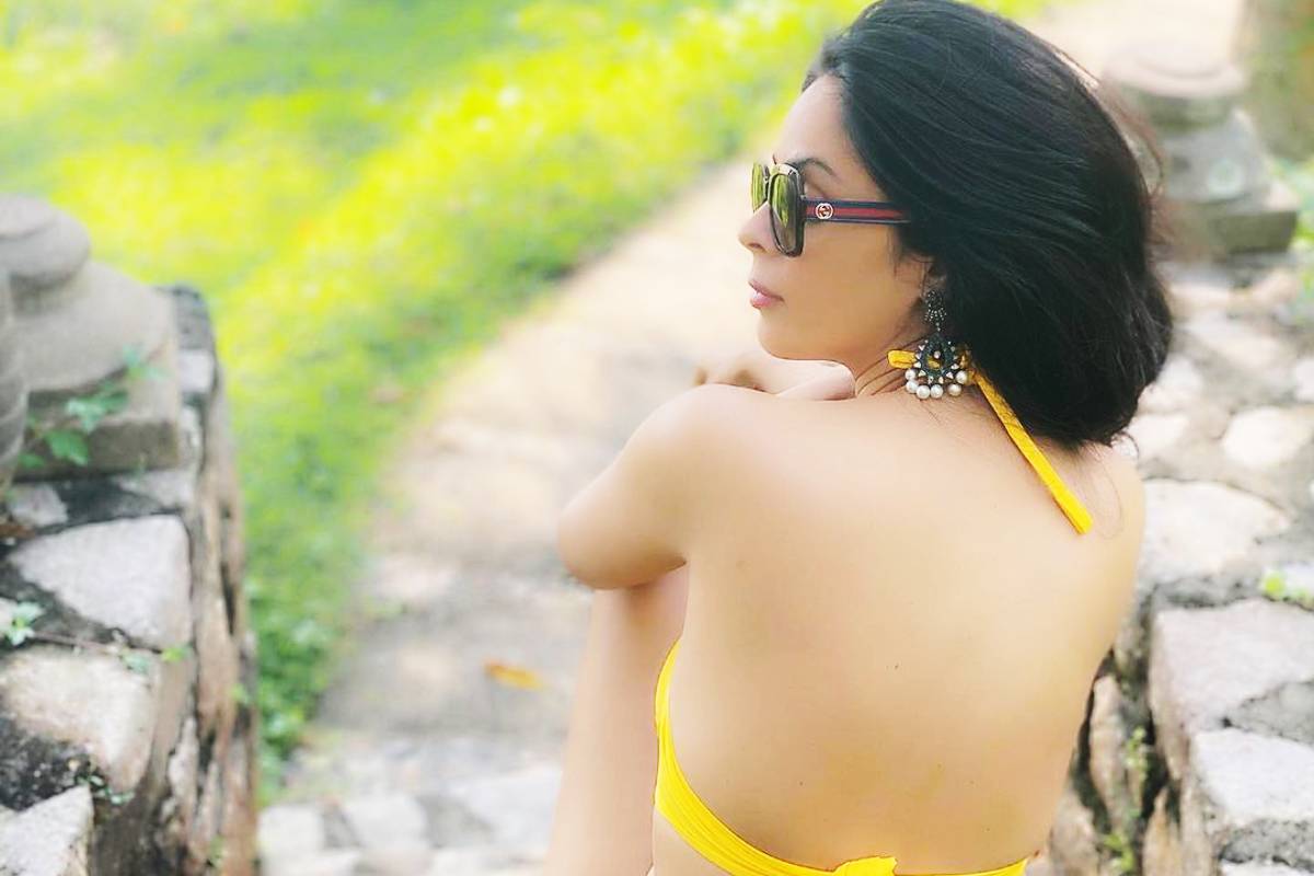 ବଲିଉଡ ଅଭିନେତ୍ରୀ ମଲ୍ଲିକା ଶେରାୱତ (Mallika Sherawat) ଦୀର୍ଘ ଦିନ ଧରି ଫିଲ୍ମରୁ ନିଖୋଜ ଥିଲେ ମଧ୍ୟ ସୋସିଆଲ ମିଡ଼ିଆରେ ସର୍ବଦା ସକ୍ରିୟ ରହିଛନ୍ତି । ଆଜିକାଲି ସେ କେରଳରେ ଛୁଟି କଟାଉଛନ୍ତି । ବିଗତ ବର୍ଷର ଶେଷ ଦିନରେ ସେ ନିଜର କେତେକ ଫଟୋ ଶେୟାର କରିଛନ୍ତି ଓ ସେହି ବର୍ଷକୁ ନିଆରା ଶୈଳୀରେ ବିଦାୟ ଦେଇଛନ୍ତି । ବଲିଉଡ ଅଭିନେତ୍ରୀ ମଲ୍ଲିକା ଶେରାୱତ (Mallika Sherawat) ଦୀର୍ଘ ଦିନ ଧରି ଫିଲ୍ମରୁ ନିଖୋଜ ଥିଲେ ମଧ୍ୟ ସୋସିଆଲ ମିଡ଼ିଆରେ ସର୍ବଦା ସକ୍ରିୟ ରହିଛନ୍ତି । ଆଜିକାଲି ସେ କେରଳରେ ଛୁଟି କଟାଉଛନ୍ତି । ବିଗତ ବର୍ଷର ଶେଷ ଦିନରେ ସେ ନିଜର କେତେକ ଫଟୋ ଶେୟାର କରିଛନ୍ତି ଓ ସେହି ବର୍ଷକୁ ନିଆରା ଶୈଳୀରେ ବିଦାୟ ଦେଇଛନ୍ତି ।