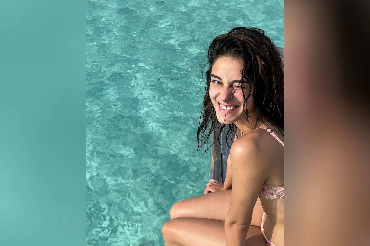 ବଲିଉଡ୍ ଅଭିନେତ୍ରୀ ଅନନ୍ୟା ପାଣ୍ଡେ (Ananya Pandey) ସୋସିଆଲ ମିଡ଼ିଆରେ ବହୁତ ସକ୍ରିୟ ରହନ୍ତି । ସେ ପ୍ରାୟତଃ ସୋସିଆଲ ମିଡ଼ିଆରେ ନିଜର ଫଟୋ ଶେୟାର କରୁଥା’ନ୍ତି । ବଲିଉଡ୍ ଅଭିନେତ୍ରୀ ଅନନ୍ୟା ପାଣ୍ଡେ (Ananya Pandey) ସୋସିଆଲ ମିଡ଼ିଆରେ ବହୁତ ସକ୍ରିୟ ରହନ୍ତି । ସେ ପ୍ରାୟତଃ ସୋସିଆଲ ମିଡ଼ିଆରେ ନିଜର ଫଟୋ ଶେୟାର କରୁଥା’ନ୍ତି ।