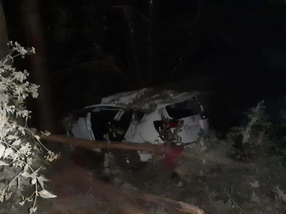 ଏହି ଦୁର୍ଘଟଣା (Sripad Naik car accident) ଦୁଇଟି ଗାଡ଼ି ମଧ୍ୟରେ ଧକ୍କା ଯୋଗୁଁ ଘଟି ନ ଥିଲା । ପ୍ରାଥମିକ ତଦନ୍ତରୁ ଜଣାପଡ଼ିଛି ଯେ ଡ୍ରାଇଭର ଗାଡ଼ି ଉପରେ ନିୟନ୍ତ୍ରଣ ହରାଇଥିଲା । ପଣଜୀରେ ସୂତ୍ରଙ୍କ ଠାରୁ ଜଣାପଡିଛି ଯେ ନାୟକଙ୍କ ପତ୍ନୀ ବିଜୟାଙ୍କୁ ଡାକ୍ତରଖାନାକୁ ମୃତ ଅବସ୍ଥାରେ ଅଣାଯାଇଥିଲା । ଚିକିତ୍ସା ସମୟରେ ତାଙ୍କ ବ୍ୟକ୍ତିଗତ ସହାୟକଙ୍କର ମୃତ୍ୟୁ ଘଟିଥିଲା । ମନ୍ତ୍ରୀ ଓ ଏହି ଦୁଇ ଜଣ ଯେଉଁ କାରରେ ଯାତ୍ରା କରୁଥିଲେ ଦୁର୍ଘଟଣା ପରେ ତା’ର ଅବସ୍ଥା ନ ଥିଲା । କାରର ଅବସ୍ଥାକୁ ଦେଖି ଦୁର୍ଘଟଣାର ବିଭତ୍ସତାର ଅନୁମାନ ଲଗାଇ ହେବ । (PBNS) ଏହି ଦୁର୍ଘଟଣା (Sripad Naik car accident) ଦୁଇଟି ଗାଡ଼ି ମଧ୍ୟରେ ଧକ୍କା ଯୋଗୁଁ ଘଟି ନ ଥିଲା । ପ୍ରାଥମିକ ତଦନ୍ତରୁ ଜଣାପଡ଼ିଛି ଯେ ଡ୍ରାଇଭର ଗାଡ଼ି ଉପରେ ନିୟନ୍ତ୍ରଣ ହରାଇଥିଲା । ପଣଜୀରେ ସୂତ୍ରଙ୍କ ଠାରୁ ଜଣାପଡିଛି ଯେ ନାୟକଙ୍କ ପତ୍ନୀ ବିଜୟାଙ୍କୁ ଡାକ୍ତରଖାନାକୁ ମୃତ ଅବସ୍ଥାରେ ଅଣାଯାଇଥିଲା । ଚିକିତ୍ସା ସମୟରେ ତାଙ୍କ ବ୍ୟକ୍ତିଗତ ସହାୟକଙ୍କର ମୃତ୍ୟୁ ଘଟିଥିଲା । ମନ୍ତ୍ରୀ ଓ ଏହି ଦୁଇ ଜଣ ଯେଉଁ କାରରେ ଯାତ୍ରା କରୁଥିଲେ ଦୁର୍ଘଟଣା ପରେ ତା’ର ଅବସ୍ଥା ନ ଥିଲା । କାରର ଅବସ୍ଥାକୁ ଦେଖି ଦୁର୍ଘଟଣାର ବିଭତ୍ସତାର ଅନୁମାନ ଲଗାଇ ହେବ । (PBNS)