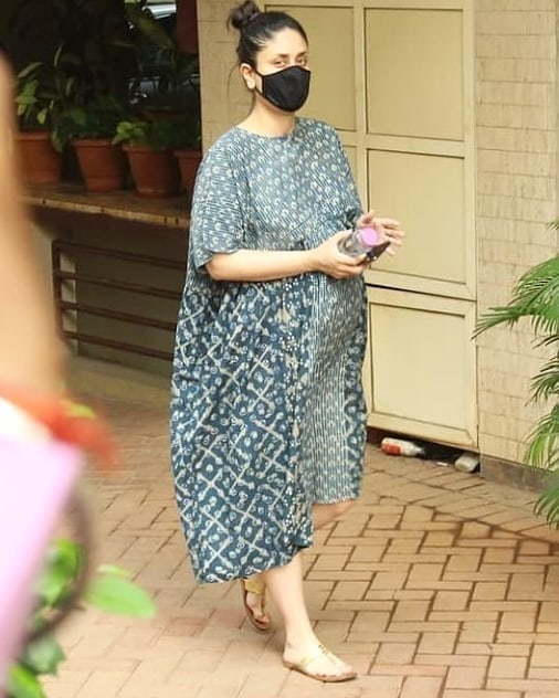  ଏହି ଫଟୋରେ ଗର୍ଭବତୀ କରୀନାଙ୍କ ଶିଶୁ ଫୁଲା (baby bump) ସ୍ପଷ୍ଟ ଦେଖାଯାଉଛି |