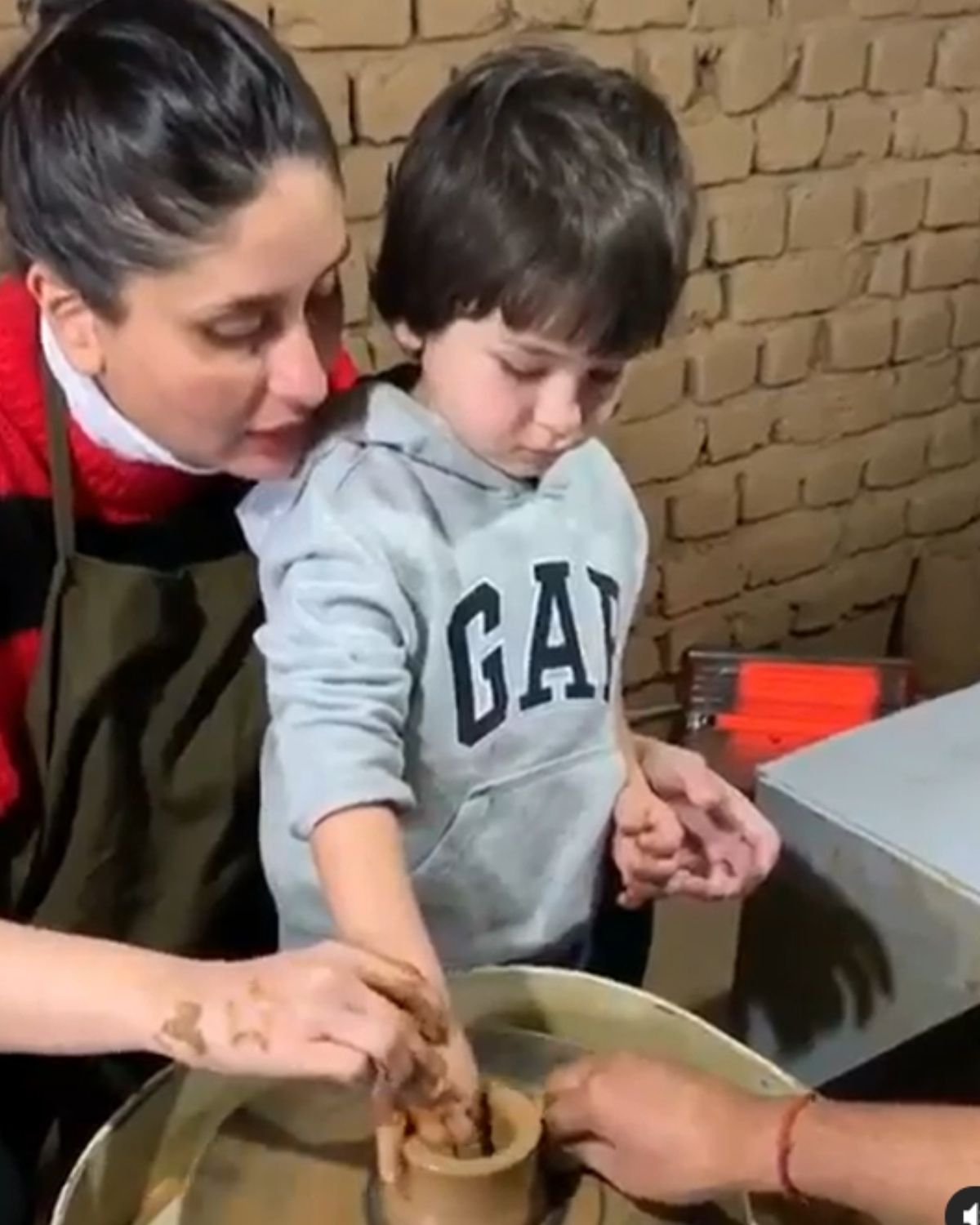  ପୁଅ ତୈମୁର ସହ କରୀନା କପୁର୍‌ ଖାନ୍‌