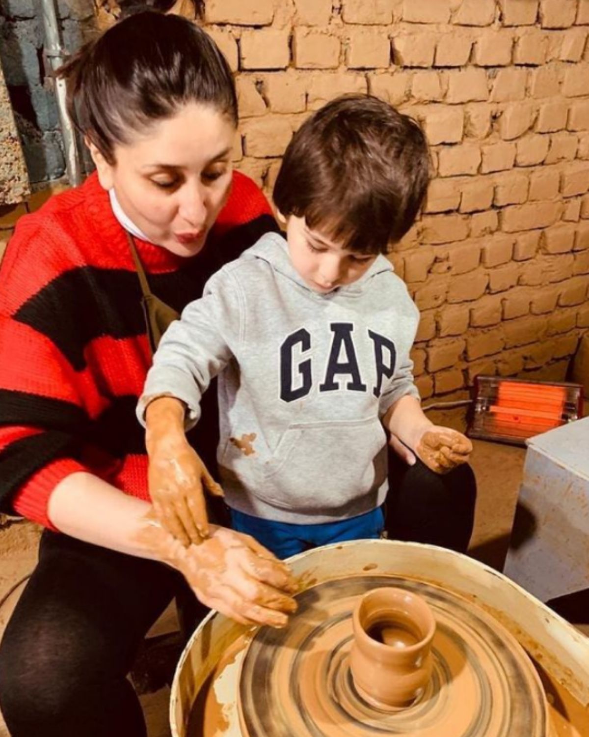  ପୁଅ ତୈମୁର ସହ କରୀନା କପୁର୍‌ ଖାନ୍‌