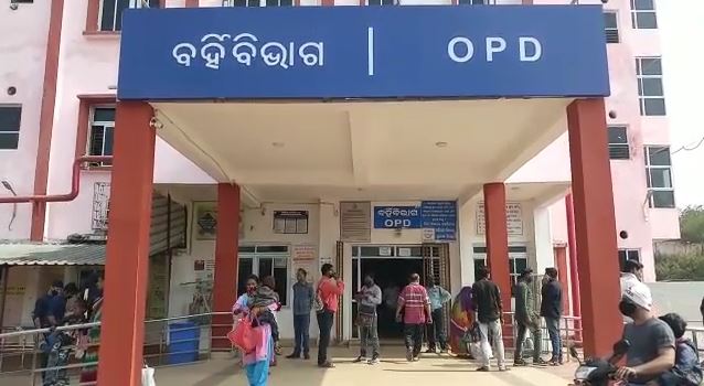 ଗୁରୁତର ଅବସ୍ଥାରେ ବିଜୟଙ୍କୁ ଢେଙ୍କାନାଳ ସଦର ହସ୍ପିଟାଲରେ ଭର୍ତ୍ତି କରିବା ପରେ ତାଙ୍କୁ ମୃତ ଘୋଷଣା କରିଛନ୍ତି ଡାକ୍ତର । ଗୁରୁତର ଅବସ୍ଥାରେ ବିଜୟଙ୍କୁ ଢେଙ୍କାନାଳ ସଦର ହସ୍ପିଟାଲରେ ଭର୍ତ୍ତି କରିବା ପରେ ତାଙ୍କୁ ମୃତ ଘୋଷଣା କରିଛନ୍ତି ଡାକ୍ତର ।
