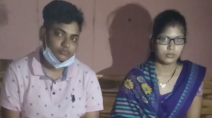 ସ୍ୱାମୀ ଭୂମିକାରେ ଥିବା ଲଷ୍ମୀପ୍ରିୟା ମିଶ୍ର କୋରେଇ ଥାନା ଅନ୍ତର୍ଗତ ଚାନ୍ଦମା ଗ୍ରାମର ସୁରେନ୍ଦ୍ର ମିଶ୍ରଙ୍କ ଝିଅ । ସ୍ୱାମୀ ଭୂମିକାରେ ଥିବା ଲଷ୍ମୀପ୍ରିୟା ମିଶ୍ର କୋରେଇ ଥାନା ଅନ୍ତର୍ଗତ ଚାନ୍ଦମା ଗ୍ରାମର ସୁରେନ୍ଦ୍ର ମିଶ୍ରଙ୍କ ଝିଅ ।
