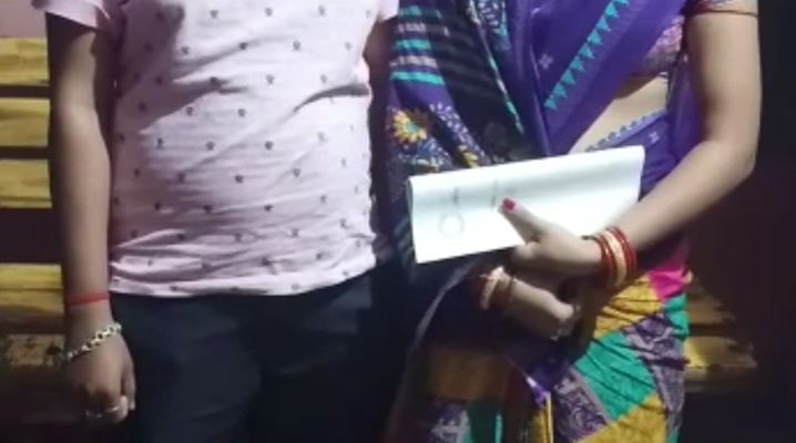  ଏହି ସମଲିଙ୍ଗୀ ଦମ୍ପତି ଏବେ ନିଜର ସୁରକ୍ଷା ଓ ନ୍ୟାୟ ପାଇଁ ଦାନଗଦି ଫାଣ୍ଡିରେ ଆଶ୍ରୟ ନେଇଛନ୍ତି ।