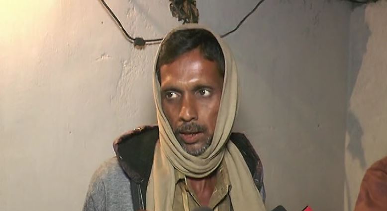  ମୃତକ ରମେଶଙ୍କ ଭାଇ କହିଛନ୍ତି ଯେ ଜଣେ ମହିଳାଙ୍କ ସହ ତାଙ୍କର ପ୍ରେମ ସମ୍ପର୍କ ରହିଥିଲା । ସେହି କାରଣରୁ କିଛି ଦିନ ପୁର୍ବରୁ ମହିଳାଙ୍କ ଜ୍ୱାଇଁ ଭଜା ଓରାମଙ୍କ ସହ ତାଙ୍କର ପାଟିତୁଣ୍ଡ ହୋଇଥିଲା । ବୁଧବାର ଦିନ ଭଜା ଓରାମଙ୍କ ସହ ସେ ଭୋଜି କରିବାକୁ ଯାଇଥିଲେ । ଏହା ହିଁ ହତ୍ୟା ର କାରଣ ହୋଇଥାଇପାରେ ବୋଲି କହିଛନ୍ତି ଅନ୍ୟ ଜଣେ ସମ୍ପର୍କୀୟ ।