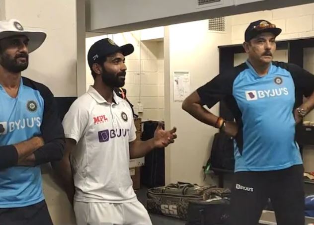  ବ୍ରିସବ୍ରେନରେ ଡ୍ରେସିଂ ରୁମରେ ରବି ଶାସ୍ତ୍ରୀଙ୍କ ସହ ରହାଣେ । (ଫଟୋ: ବିସିସିଆଇ ଟିଭି)