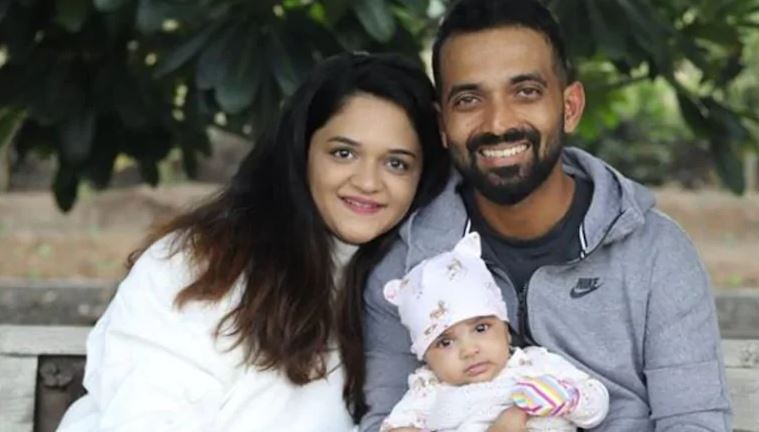  ନିଜ କୁନି ଝିଅ ଓ ତା’ ମା’ ରାଧିକା ଧୋପାଭକରଙ୍କ ସହ ଅଜିଙ୍କ୍ୟ ରହାଣେ (ଫଟୋ: ଇନଷ୍ଟାଗ୍ରାମ୍)