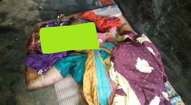 ମଙ୍ଗଳବାର ରାତିରେ ସନ୍ନ୍ୟାସୀ ପୋଲାଇ ନିଶାଶକ୍ତ ଅବସ୍ଥାରେ କୌଣସି କାରଣରୁ ନିଜ ମା’ଙ୍କ ସହ ପାଟିତୁଣ୍ଡ କରିଥିଲା । ପାଟିତୁଣ୍ଡ ଉଗ୍ର ରୂପ ଧାରଣ କରିବା ପରେ ସେ ଏକ ହାତୁଡିରେ ନିଜ ମା’ ସରସ୍ଵତୀଙ୍କୁ ପିଟିପିଟି ହତ୍ୟା କରିଥିଲା । ହତ୍ୟା ପରେ ନିଜ ସ୍ତ୍ରୀକୁ ଫୋନ ମାଧ୍ୟମରେ ଜଣାଇ ଦେଇ ସନ୍ନ୍ୟାସୀ ଫେରାର ହୋଇଯାଇଥିଲା । ମଙ୍ଗଳବାର ରାତିରେ ସନ୍ନ୍ୟାସୀ ପୋଲାଇ ନିଶାଶକ୍ତ ଅବସ୍ଥାରେ କୌଣସି କାରଣରୁ ନିଜ ମା’ଙ୍କ ସହ ପାଟିତୁଣ୍ଡ କରିଥିଲା । ପାଟିତୁଣ୍ଡ ଉଗ୍ର ରୂପ ଧାରଣ କରିବା ପରେ ସେ ଏକ ହାତୁଡିରେ ନିଜ ମା’ ସରସ୍ଵତୀଙ୍କୁ ପିଟିପିଟି ହତ୍ୟା କରିଥିଲା । ହତ୍ୟା ପରେ ନିଜ ସ୍ତ୍ରୀକୁ ଫୋନ ମାଧ୍ୟମରେ ଜଣାଇ ଦେଇ ସନ୍ନ୍ୟାସୀ ଫେରାର ହୋଇଯାଇଥିଲା ।