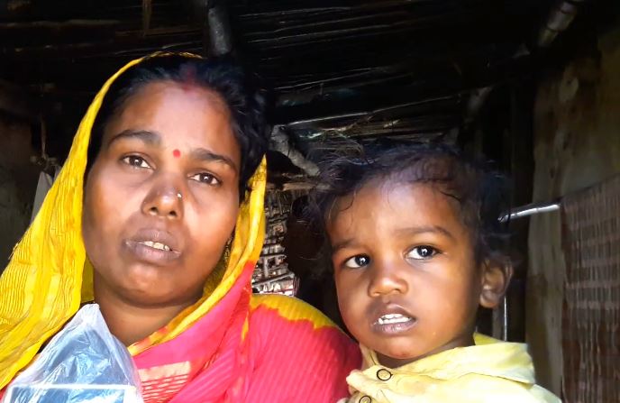 ଅଭିଯୁକ୍ତ ସନ୍ନ୍ୟାସୀର ସ୍ତ୍ରୀ ଲକ୍ଷ୍ମୀ ପୋଲେଇ କହିଛନ୍ତି: ‘‘ମୁଁ ବାପଘରେ ଥିବା ବେଳେ ସେ (ସନ୍ନ୍ୟାସୀ) ମୋତେ ରାତିରେ ଫୋନ୍ କରି କହିଲା ଯେ ସେ ମା’କୁ ହାତୁଡ଼ିରେ ବାଡ଼େଇଛି । ମୁଁ ସକାଳେ ଆସି ପହଞ୍ଚି ଦେଖିଲି ଯେ ମା’ଙ୍କ ଦେହରେ ଜୀବନ ନାହିଁ । ସେ (ସନ୍ନ୍ୟାସୀ) ମୋଟେ ଭଲ ଲୋକ ନୁହେଁ । ସବୁ ବେଳେ ମଦ ପିଇ ଏମିତି ଝଗଡ଼ା କରେ । ତାକୁ କଠୋର ଦଣ୍ଡ ମିଳିବା ଉଚିତ ।’’ ଅଭିଯୁକ୍ତ ସନ୍ନ୍ୟାସୀର ସ୍ତ୍ରୀ ଲକ୍ଷ୍ମୀ ପୋଲେଇ କହିଛନ୍ତି: ‘‘ମୁଁ ବାପଘରେ ଥିବା ବେଳେ ସେ (ସନ୍ନ୍ୟାସୀ) ମୋତେ ରାତିରେ ଫୋନ୍ କରି କହିଲା ଯେ ସେ ମା’କୁ ହାତୁଡ଼ିରେ ବାଡ଼େଇଛି । ମୁଁ ସକାଳେ ଆସି ପହଞ୍ଚି ଦେଖିଲି ଯେ ମା’ଙ୍କ ଦେହରେ ଜୀବନ ନାହିଁ । ସେ (ସନ୍ନ୍ୟାସୀ) ମୋଟେ ଭଲ ଲୋକ ନୁହେଁ । ସବୁ ବେଳେ ମଦ ପିଇ ଏମିତି ଝଗଡ଼ା କରେ । ତାକୁ କଠୋର ଦଣ୍ଡ ମିଳିବା ଉଚିତ ।’’