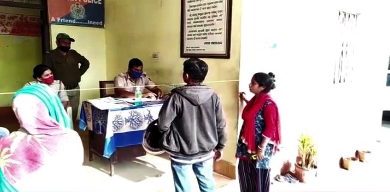  ଏ ନେଇ ବିଞ୍ଝାରପୁର ଥାନାରେ ଲିଖିତ ଅଭିଯୋଗ ହେବା ପରେ ପୋଲିସ ପଚରା ଉଚୁରା ଆରମ୍ଭ କରିଛି ।