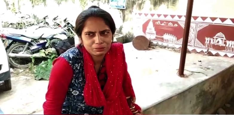  ପ୍ରିୟାଂଶୁର ଅପହରଣ ଖବର ଜାଣି ତା’ ମା’ ଗୀତାଞ୍ଜଳୀ ଜେନା ଦୁଃଖରେ ଭାଙ୍ଗି ପଡ଼ିଥିଲେ ।