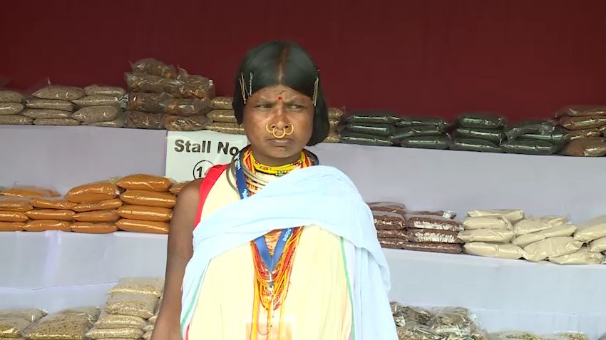ବିଶେଷ କରି ଆଦିବାସୀ ଜନ ଜାତି ଓ ସ୍ଵଂୟ ସହାୟିକା ଗୋଷ୍ଠୀର ମହିଳାମାନଙ୍କ ଦ୍ଵାରା ଉତ୍ପାଦିତ ସାମଗ୍ରୀ ବିକ୍ରି କରାଯାଉଛି । ବିଶେଷ କରି ଆଦିବାସୀ ଜନ ଜାତି ଓ ସ୍ଵଂୟ ସହାୟିକା ଗୋଷ୍ଠୀର ମହିଳାମାନଙ୍କ ଦ୍ଵାରା ଉତ୍ପାଦିତ ସାମଗ୍ରୀ ବିକ୍ରି କରାଯାଉଛି ।