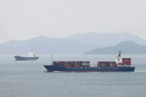 news18 - ଚୀନରେ ଫସି ରହିଥିବା ୨୩ ଜଣ ଭାରତୀୟ ନାବିକ ଜଲ୍ଦି ସ୍ୱଦେଶ ଫେରିବେ: ମାନସୁଖ ମାଣ୍ଡଭିଆ