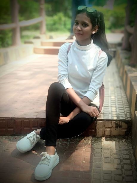 କୁହାଯାଉଛି ଯେ ଜାନୁଆରୀ ୨୬ ତାରିଖ ରାତି ରାକେଶ ସ୍ୱାଇଁ ସହ ଏହି ହୋଟେଲରେ ବିତାଇଥିଲେ ଝରାଫୁଲ । ଆଉ ୨୭ ତାରିଖ ଭୋରୁ ଭୋର୍ ତାଙ୍କ ମୃତ ଦେହକୁ ହୋଟେଲରୁ ସ୍କୁଟିରେ ବାହାରକୁ ନିଆଯାଇଥିଲା । କୁହାଯାଉଛି ଯେ ଜାନୁଆରୀ ୨୬ ତାରିଖ ରାତି ରାକେଶ ସ୍ୱାଇଁ ସହ ଏହି ହୋଟେଲରେ ବିତାଇଥିଲେ ଝରାଫୁଲ । ଆଉ ୨୭ ତାରିଖ ଭୋରୁ ଭୋର୍ ତାଙ୍କ ମୃତ ଦେହକୁ ହୋଟେଲରୁ ସ୍କୁଟିରେ ବାହାରକୁ ନିଆଯାଇଥିଲା ।