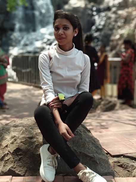  ଅକାଳରେ ଝଡ଼ିଯାଇଥିବା ଝରାଫୁଲ ନାୟକଙ୍କ ମୃତ୍ୟୁ ଖବର ପାଇ ତାଙ୍କ ପରିବାର ସମେତ ସାଙ୍ଗ ସାଥୀମାନେ ମର୍ମାହତ ହୋଇଛନ୍ତି । ସେମାନେ ତାଙ୍କ ପାଇଁ ନ୍ୟାୟ ଦାବି କରିଛନ୍ତି ।