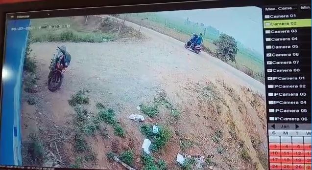  ରାକେଶ ନିଜ ସାଙ୍ଗ ଶେଖର ସହ ଝରାଫୁଲଙ୍କ ମୃତ ଦେହକୁ ଆଣି ମୂଳପାଳ ଛକ ନିକଟରେ ରାସ୍ତା କଡ଼ରେ ଫିଙ୍ଗିଥିଲା । ଜାନୁଆରୀ ୨୭ ତାରିଖ ସକାଳେ ରାସ୍ତାରେ ରାକେଶ ଓ ଶେଖର ମୃତ ଦେହକୁ ଏକ ନାଲି ସ୍କୁଟିରେ ନେଉଥିବାର ଦୃଶ୍ୟ ସିସିଟିଭି କ୍ୟାମେରାରେ କୈଦ ହୋଇଥିଲା ।