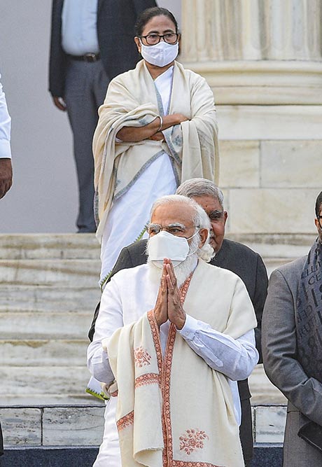 ‘‘ନେତାଜୀ ଜଣେ ଦେଶଭକ୍ତ ଥିଲେ ଓ ସେ ଦେଶର ଏକ ତାରକା ଥିଲେ… ପରାକ୍ରମ ଦିବସ’ର ଅର୍ଥ କ’ଣ? ଯଦି ଆପଣ ମୋ’ ସହିତ ପରାମର୍ଶ କରିବାକୁ ଚାହୁଁନାହାଁନ୍ତି, ତେବେ ସୁଗାତା ବୋଷଙ୍କ (ନେତାଜୀଙ୍କ ନାତୁଣୀ ତଥା ନେଟାଜି ରିସର୍ଚ୍ଚ ବ୍ୟୁରୋର ଚେୟାରମ୍ୟାନ୍ ଓ ପୂର୍ବତନ ତୃଣମୂଳ କଂଗ୍ରେସ ସାଂସଦ) ସହିତ ପରାମର୍ଶ କରିପାରିଥାନ୍ତେ । ଯଦି ଆପଣଙ୍କର କାର୍ଯ୍ୟ ଭୁଲ, ତେବେ ଆମେ ଆପଣଙ୍କୁ ପ୍ରତିକ୍ରିୟା ଦେବୁ,’’ କହିଥିଲେ ମମତା ବାନାର୍ଜୀ । ‘‘ନେତାଜୀ ଜଣେ ଦେଶଭକ୍ତ ଥିଲେ ଓ ସେ ଦେଶର ଏକ ତାରକା ଥିଲେ… ପରାକ୍ରମ ଦିବସ’ର ଅର୍ଥ କ’ଣ? ଯଦି ଆପଣ ମୋ’ ସହିତ ପରାମର୍ଶ କରିବାକୁ ଚାହୁଁନାହାଁନ୍ତି, ତେବେ ସୁଗାତା ବୋଷଙ୍କ (ନେତାଜୀଙ୍କ ନାତୁଣୀ ତଥା ନେଟାଜି ରିସର୍ଚ୍ଚ ବ୍ୟୁରୋର ଚେୟାରମ୍ୟାନ୍ ଓ ପୂର୍ବତନ ତୃଣମୂଳ କଂଗ୍ରେସ ସାଂସଦ) ସହିତ ପରାମର୍ଶ କରିପାରିଥାନ୍ତେ । ଯଦି ଆପଣଙ୍କର କାର୍ଯ୍ୟ ଭୁଲ, ତେବେ ଆମେ ଆପଣଙ୍କୁ ପ୍ରତିକ୍ରିୟା ଦେବୁ,’’ କହିଥିଲେ ମମତା ବାନାର୍ଜୀ ।