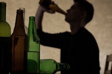 ମଦ ପିଉଥିବାରୁ ମା’ ଗାଳିଦେଲା, ତେଣୁ ପୁଅ ମା’କୁ ହତ୍ୟା କରି ଜୁଇରେ କୁକୁଡ଼ା ରାନ୍ଧିଲା