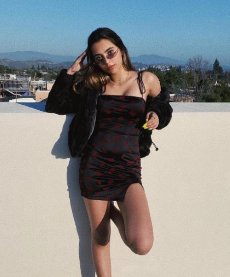  ତଥାପି ତାଙ୍କ ପିତା ଅନୁରାଗ କାଶ୍ୟପ କହିଛନ୍ତି ଯେ ଆଲିଆଙ୍କୁ ବହୁତ କିଛି ଶିଖିବା ଆବଶ୍ୟକ ।