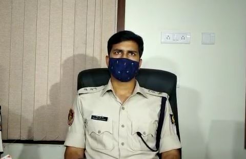  ହତ୍ୟା କରି ଶାନ୍ତନୁ ମଲ୍ଲିକ ହାଇଦ୍ରାବାଦ ଚାଲି ଯାଇଥିଲା ବୋଲି ସୂଚନା ଦେଇଛନ୍ତି କଟକ ଡିସିପି ପ୍ରତୀକ ସିଂ । ମୁଖ୍ୟ ଅଭିଯୁକ୍ତ ଶାନ୍ତନୁ ମଲ୍ଲିକକୁ ବିଡ଼ାନାସୀ ଥାନା ପୋଲିସ ଗିରଫ କରିଛି ବୋଲି ସେ କହିଛନ୍ତି ।