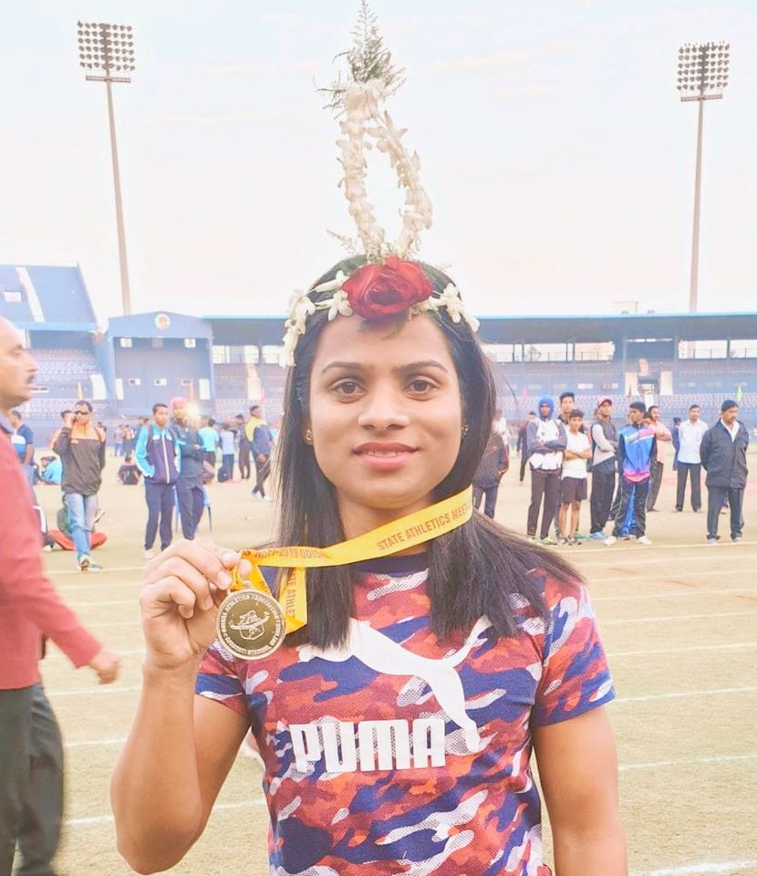 ଦୂତୀଙ୍କ ପରି ଜଣେ ଅନ୍ତର୍ଜାତୀୟ କ୍ରୀଡ଼ାବିତଙ୍କ ପ୍ରଶିକ୍ଷଣ ବାବଦରେ ମାସକୁ ସାଢ଼େ ୩ ରୁ ୪ ଲକ୍ଷ ଟଙ୍କା ଖର୍ଚ୍ଚ ହୁଏ । ମସାଜ୍ ପାଇଁ ୩୦,୦୦୦ ଟଙ୍କା ଓ ଫିଜିଓ ପାଇଁ ୪୦,୦୦୦ ଟଙ୍କା ଖର୍ଚ୍ଚ ହୁଏ । ପୁଣି ରନିଂ ପାର୍ଟନରଙ୍କ ରହିବା ଓ ଖାଇବା ଖର୍ଚ୍ଚ ସହ ନିଜ ପାଇଁ ଡାଏଟ୍ ଓ ସପ୍ଲିମେଣ୍ଟ୍ ଖର୍ଚ୍ଚ ଅଲଗା ଅଛି । (ଫଟୋରେ ୬୭ତମ ରାଜ୍ୟସ୍ତରୀୟ ଦୌଡ଼କୁଦ ପ୍ରତିଯୋଗିତାରେ ୨୦୦ ମିଟରରେ କିଟ୍ ଓ କିସ୍ ତରଫରୁ ଭାଗ ନେଇ ସ୍ୱର୍ଣ୍ଣ ପଦକ ଜିତିବା ପରେ ଦୂତୀ ।) ଦୂତୀଙ୍କ ପରି ଜଣେ ଅନ୍ତର୍ଜାତୀୟ କ୍ରୀଡ଼ାବିତଙ୍କ ପ୍ରଶିକ୍ଷଣ ବାବଦରେ ମାସକୁ ସାଢ଼େ ୩ ରୁ ୪ ଲକ୍ଷ ଟଙ୍କା ଖର୍ଚ୍ଚ ହୁଏ । ମସାଜ୍ ପାଇଁ ୩୦,୦୦୦ ଟଙ୍କା ଓ ଫିଜିଓ ପାଇଁ ୪୦,୦୦୦ ଟଙ୍କା ଖର୍ଚ୍ଚ ହୁଏ । ପୁଣି ରନିଂ ପାର୍ଟନରଙ୍କ ରହିବା ଓ ଖାଇବା ଖର୍ଚ୍ଚ ସହ ନିଜ ପାଇଁ ଡାଏଟ୍ ଓ ସପ୍ଲିମେଣ୍ଟ୍ ଖର୍ଚ୍ଚ ଅଲଗା ଅଛି । (ଫଟୋରେ ୬୭ତମ ରାଜ୍ୟସ୍ତରୀୟ ଦୌଡ଼କୁଦ ପ୍ରତିଯୋଗିତାରେ ୨୦୦ ମିଟରରେ କିଟ୍ ଓ କିସ୍ ତରଫରୁ ଭାଗ ନେଇ ସ୍ୱର୍ଣ୍ଣ ପଦକ ଜିତିବା ପରେ ଦୂତୀ ।)