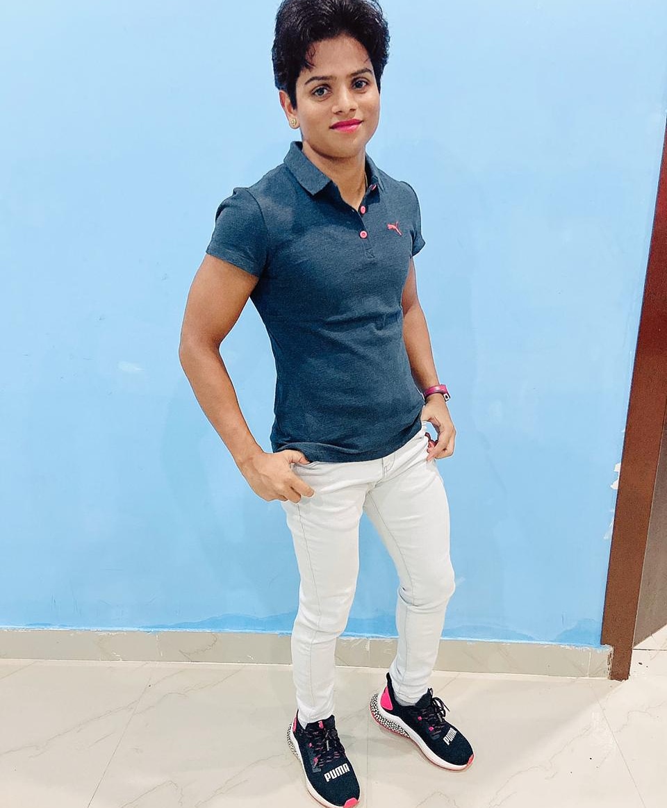 ସେହି ବର୍ଷର ସେହି ସମାନ ପ୍ରତିଯୋଗିତାରେ ଦୂତୀ ୨୦୦ ମିଟର ଦୌଡ଼ରେ ବି ରୌପ୍ୟ ପଦକ ଜିତିଥିଲେ । ୨୦୦୨ରେ ସରସ୍ୱତୀ ସାହା ସ୍ୱର୍ଣ୍ଣ ପଦକ ଜିତିବା ପରେ ଦୂତୀ ଆଉ ଏକ ପଦକ ଜିତିଥିବା ପ୍ରଥମ ଭାରତୀୟ ହୋଇଥିଲେ । ସେହି ବର୍ଷର ସେହି ସମାନ ପ୍ରତିଯୋଗିତାରେ ଦୂତୀ ୨୦୦ ମିଟର ଦୌଡ଼ରେ ବି ରୌପ୍ୟ ପଦକ ଜିତିଥିଲେ । ୨୦୦୨ରେ ସରସ୍ୱତୀ ସାହା ସ୍ୱର୍ଣ୍ଣ ପଦକ ଜିତିବା ପରେ ଦୂତୀ ଆଉ ଏକ ପଦକ ଜିତିଥିବା ପ୍ରଥମ ଭାରତୀୟ ହୋଇଥିଲେ ।