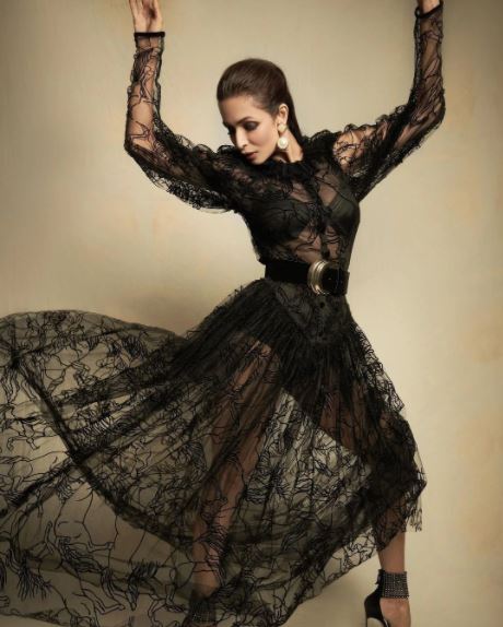  ମଲାଇକା କହନ୍ତି: ‘‘ଜୀବନରେ ଯେତେ ଅସୁବିଧା ଆସୁ ନା କାହିଁକି, କେବେ ବି ହସିବା ବନ୍ଦ କରନ୍ତୁ ନାହିଁ ।’’