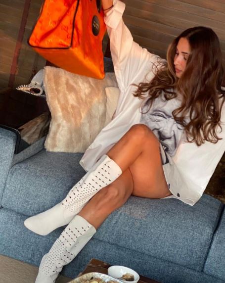  ମଲାଇକା ନିଜକୁ ଫିଟ୍ ରଖିବା ପାଇଁ କାର୍ଡିଓ, ଓଜନ ତାଲିମ, ବିଭିନ୍ନ ପ୍ରକାରର ନୃତ୍ୟ ଓ ଯୋଗ କରନ୍ତି ।