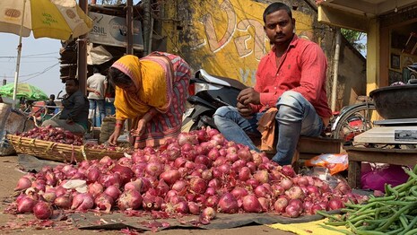 ୨ ସପ୍ତାହରେ ପିଆଜ ଦର କିଲୋ ପିଛା ୨୦ ଟଙ୍କା ବଢି଼ଲାଣି; ଏବେ ନାସିକ୍ ଜାଗାରେ କୋଲକାତା ସାହା