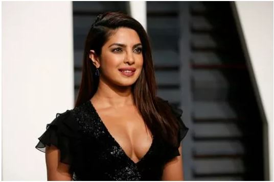 ବଲିଉଡର ଦେଶୀ ଗର୍ଲ ପ୍ରିୟଙ୍କା ଚୋପ୍ରା (Priyanka Chopra) ମଧ୍ୟ ବିଦେଶୀ ସିନେମାରେ ନିଜର ପ୍ରତିଭା ପ୍ରଦର୍ଶନ କରୁଛନ୍ତି । ପ୍ରିୟଙ୍କା ଚୋପ୍ରା ଆମେରିକୀୟ ଗାୟକ ତଥା ଅଭିନେତା ନିକ ଜୋନାସଙ୍କୁ (Nick Jonas) ବିବାହ କରିଛନ୍ତି । ନିକ୍ ଓ ପ୍ରିୟଙ୍କା ୨୦୧୮ ମସିହାରେ ହିନ୍ଦୁ ଓ ଖ୍ରୀଷ୍ଟିଆନ ରୀତିନୀତିରେ ବିବାହ କରିଥିଲେ । ବଲିଉଡର ଦେଶୀ ଗର୍ଲ ପ୍ରିୟଙ୍କା ଚୋପ୍ରା (Priyanka Chopra) ମଧ୍ୟ ବିଦେଶୀ ସିନେମାରେ ନିଜର ପ୍ରତିଭା ପ୍ରଦର୍ଶନ କରୁଛନ୍ତି । ପ୍ରିୟଙ୍କା ଚୋପ୍ରା ଆମେରିକୀୟ ଗାୟକ ତଥା ଅଭିନେତା ନିକ ଜୋନାସଙ୍କୁ (Nick Jonas) ବିବାହ କରିଛନ୍ତି । ନିକ୍ ଓ ପ୍ରିୟଙ୍କା ୨୦୧୮ ମସିହାରେ ହିନ୍ଦୁ ଓ ଖ୍ରୀଷ୍ଟିଆନ ରୀତିନୀତିରେ ବିବାହ କରିଥିଲେ ।