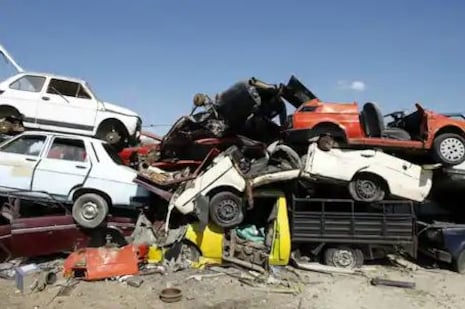 Vehicle Scrappage Policy: ଆପଣଙ୍କ ପୁରୁଣା ଗାଡି ଉପରେ କିପରି ପ୍ରଭାବ ପକାଇବ ସ୍କ୍ରାପିଂ ପଲିସି? ଜାଣନ୍ତୁ ସବୁକିଛି