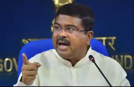 କାହିଁକି ବଢୁଛି ପେଟ୍ରୋଲ ଓ ଡିଜେଲ ଦର? ଧର୍ମେନ୍ଦ୍ର ପ୍ରଧାନ ଦର୍ଶାଇଲେ ଏହି ଦୁଇଟି କାରଣ