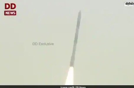 Amazonia Mission: ISRO କଲା ବର୍ଷର ପ୍ରଥମ ଉତ୍‌କ୍ଷେପଣ; ମହାକାଶକୁ ଭଗବଦ୍ ଗୀତା ଓ ପିଏମ ମୋଦୀଙ୍କ ଫଟୋ ପଠାଇଲା